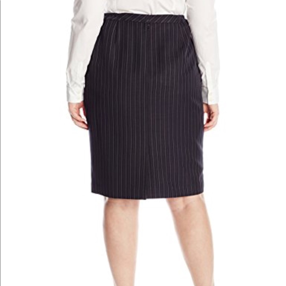 Le Suit Pinstripes Skirt. NWOT